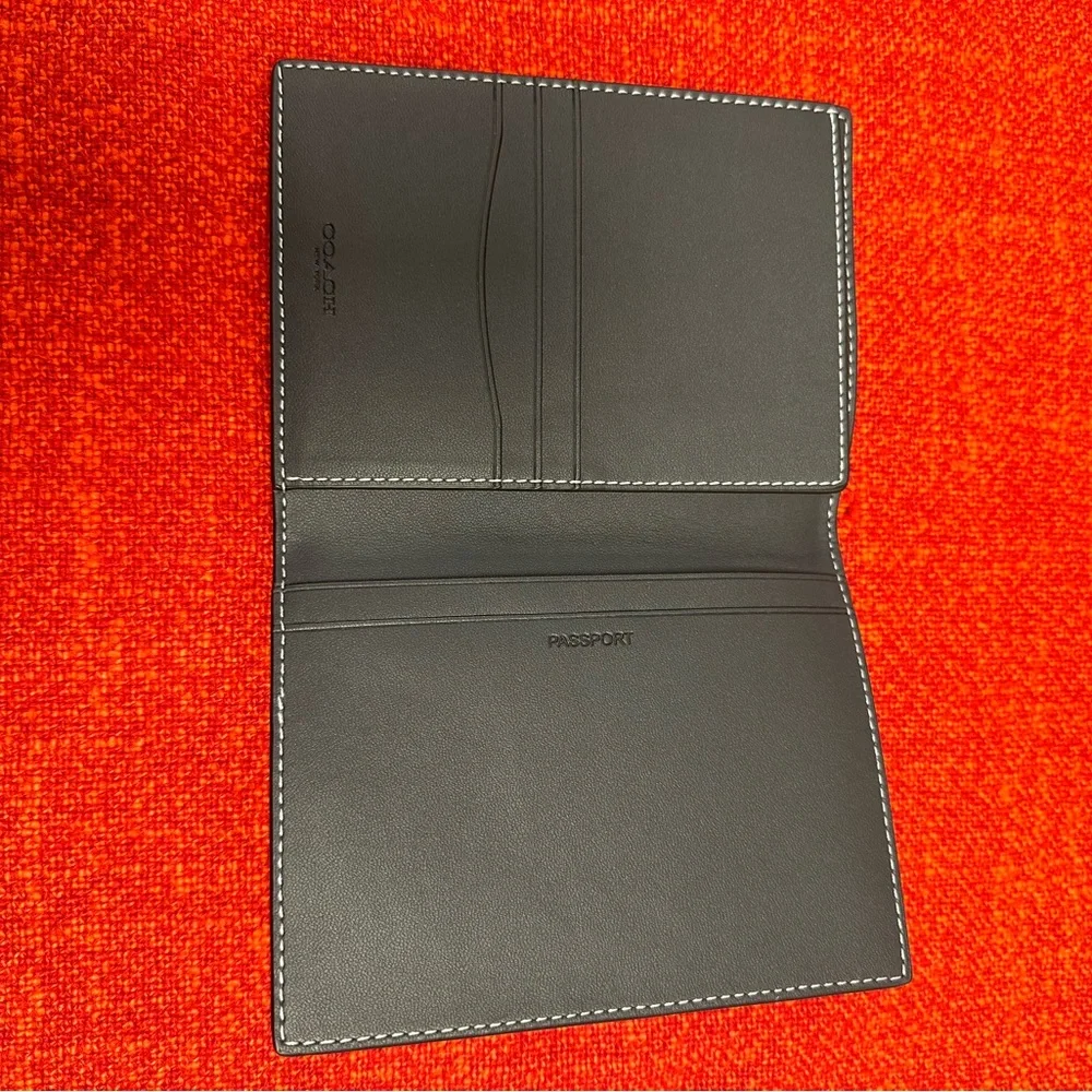 ❤️❤️❤️Coach passport case with plaid gunmetal/midnight navy multi color❤️❤️❤️ - Picture 3 of 5